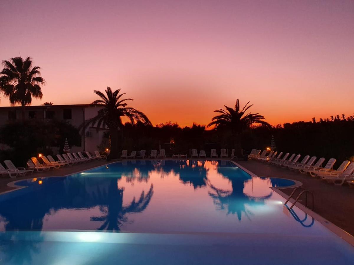 Villaggio Alba Chiara В'єсте Екстер'єр фото